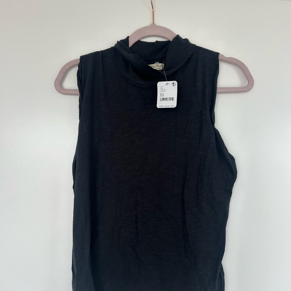Black Sleeveless Women's Top
